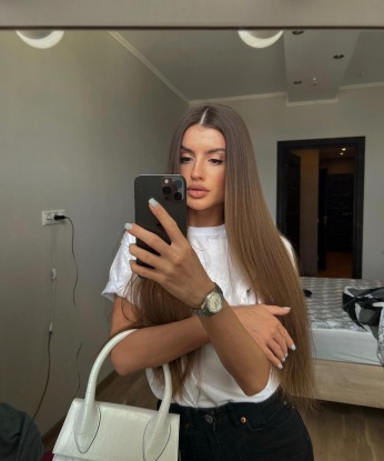 У меня множество опытов, которые я готова реализовать с вами. 💋 Мои услуги наполнены чувственностью и энергией, и я готова подарить вам незабываемые моменты наедине. 🌹 Я обладаю искрометным чувством юмора, а также умею слушать и быть внимательной собеседницей. А главное - я умею слушать и удовлетворять ваши желания. 😘 Живу в самом сердце Москвы, где нас ждет комфортное и уютное место для наших встреч. На моих фото вы можете видеть мою настоящую красоту и сексуальность. 📸 Жду вас, чтобы воплотить в жизнь наши самые горячие фантазии! 😉💦 Снежана