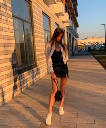 У меня множество опытов, которые я готова реализовать с вами. 💋 Мои услуги наполнены чувственностью и энергией, и я готова подарить вам незабываемые моменты наедине. 🌹 Я обладаю искрометным чувством юмора, а также умею слушать и быть внимательной собеседницей. А главное - я умею слушать и удовлетворять ваши желания. 😘 Живу в самом сердце Москвы, где нас ждет комфортное и уютное место для наших встреч. На моих фото вы можете видеть мою настоящую красоту и сексуальность. 📸 Жду вас, чтобы воплотить в жизнь наши самые горячие фантазии! 😉💦 Снежана